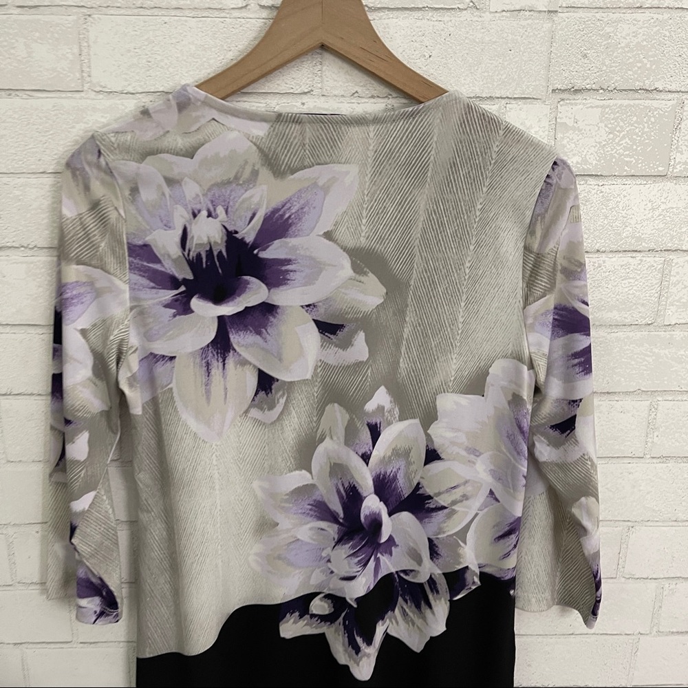 LAST CHANCE ✨ CHICO’S Colorblock Flowered Asymmetrical Hem Top - Picture 8 of 11